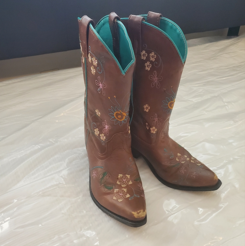 SHYANNE GIRLS Size 5 WESTERN BOOTS FLORAL EMBROIDERY Slip Toe Pre-Owned